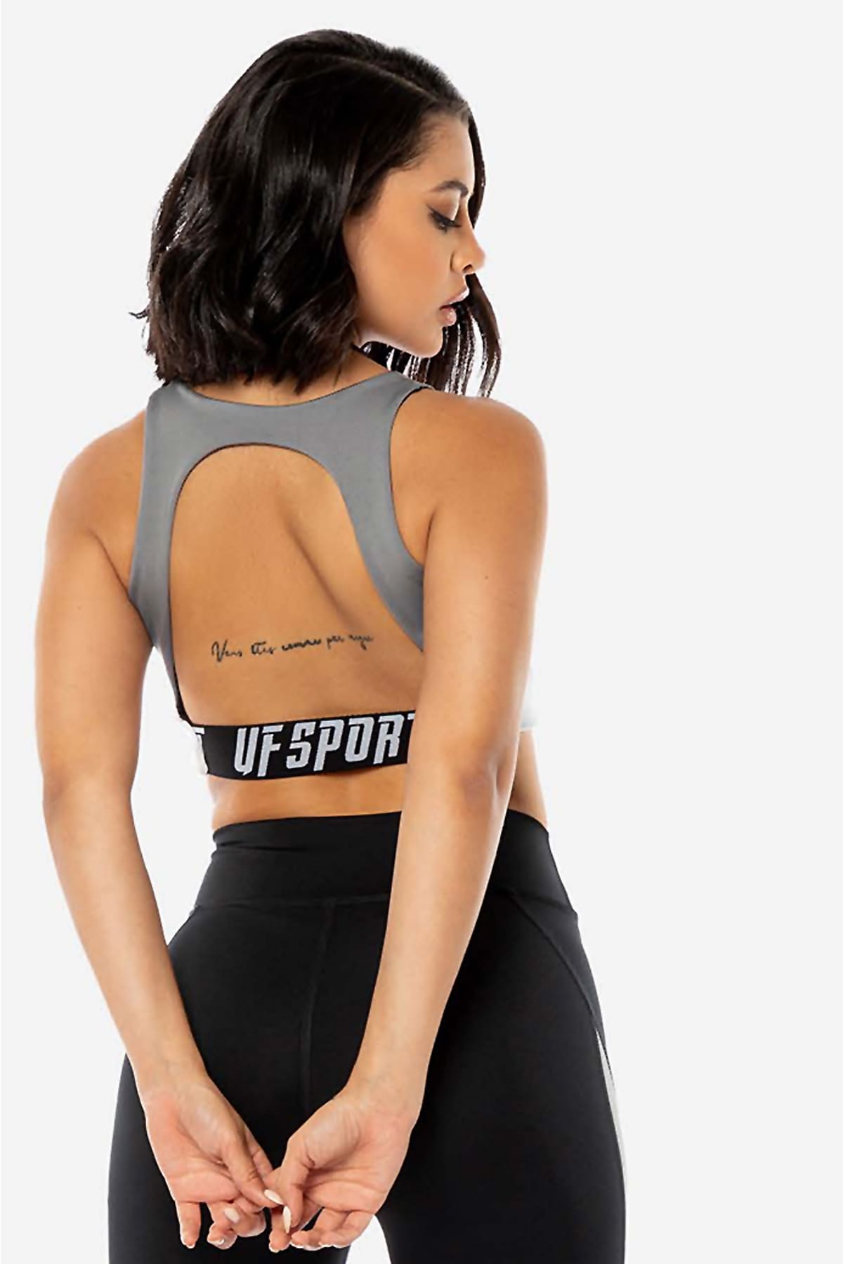 Conjunto Deportivo "Calma" - Color Gris, Blanco y Negro * Talla Única/OneSize * Se Ajusta Desde Una Talla 6 Hasta Una Talla 12