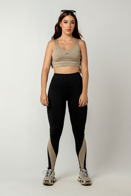 Conjunto Deportivo "Confianza" Color Crema y Negro * Talla Única/OneSize* Se Ajusta Desde Una Talla 6 Hasta Una Talla 12