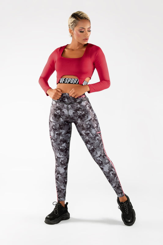 Conjunto Deportivo "Valentía"Color Gris Camuflaje y Rojo *  Talla Única / Corre Pequeño * Recomendado para las Talla M